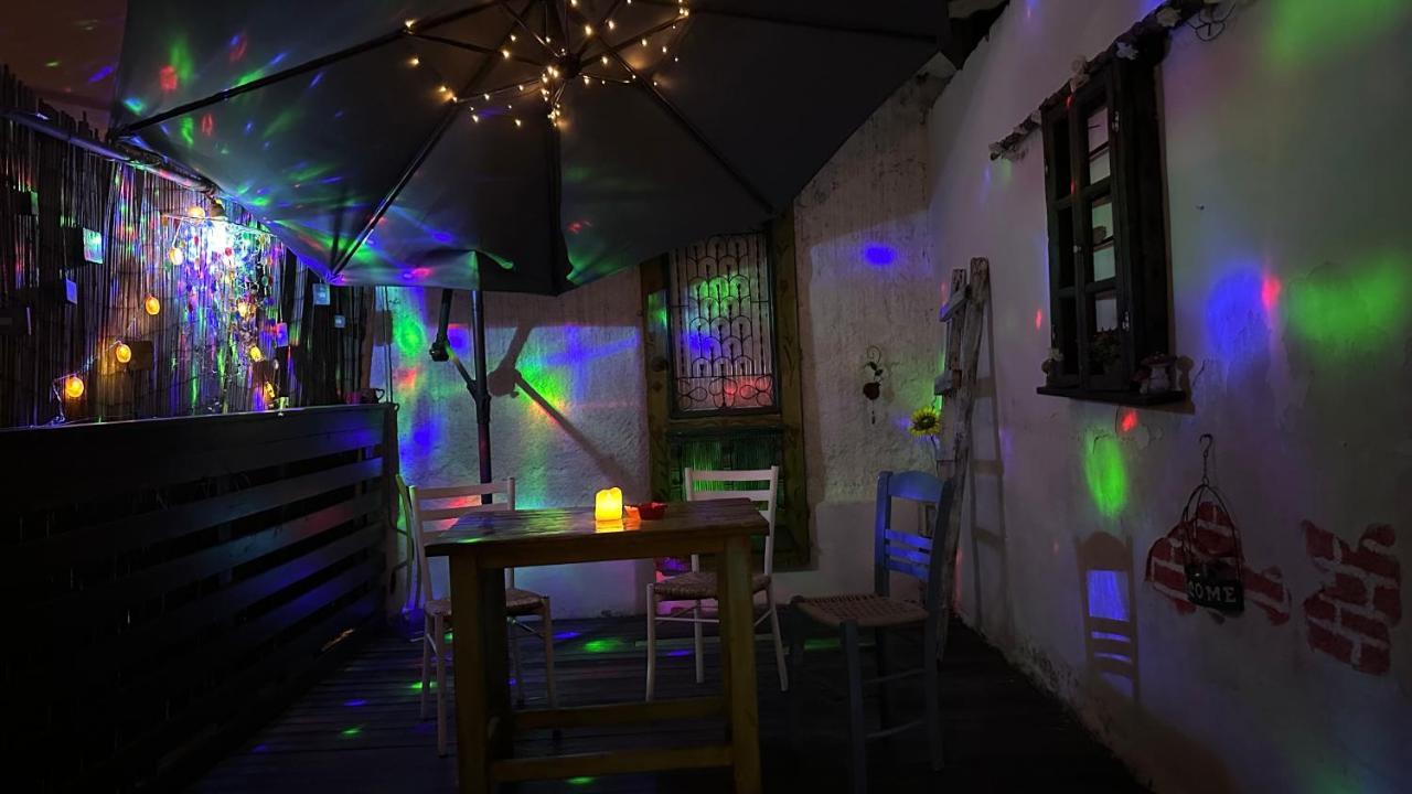 City Center Little Happy Romantic House Athena Bagian luar foto