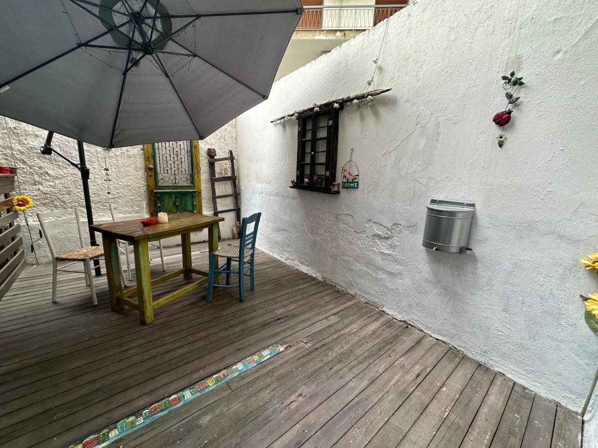 City Center Little Happy Romantic House Athena Bagian luar foto